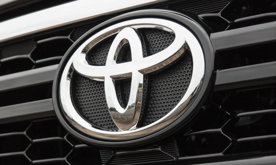 Логотип Toyota Hilux 4x4 Special Edition Double Cab 2018 года  (фото 5 из 26)